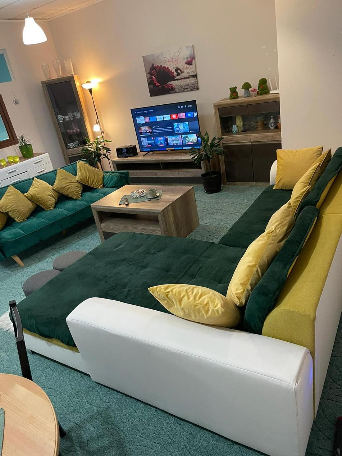 Velky Apartman Bratislava Luaran gambar